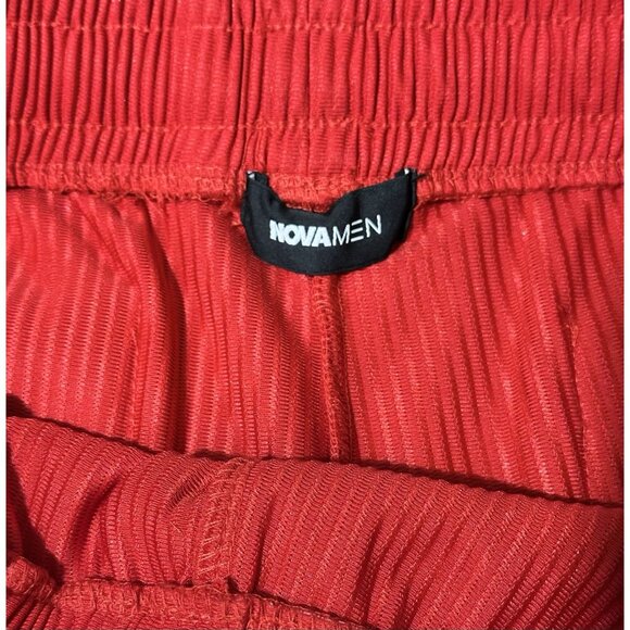 Fashion Nova Men's Zyler Textured Red Shorts Size Large - Picture 3 of 10